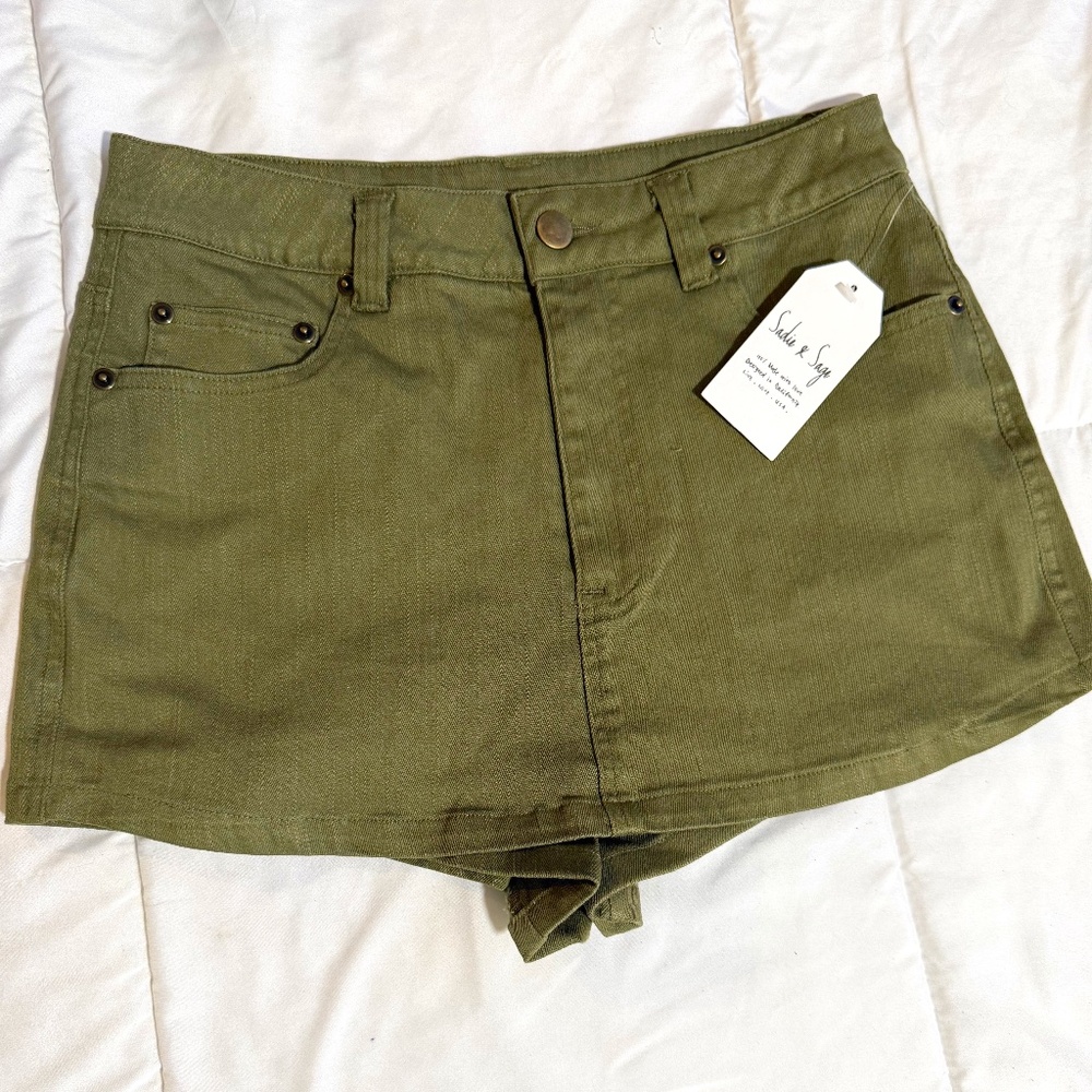 Sadie and Sage World Traveler Olive Green Shorts Size Small